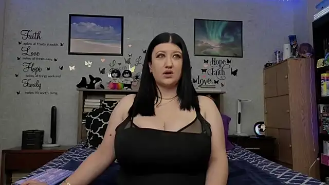 Snapshot of Rayna chatting on 9, 1, 2025 Rayna online show from 9, 1, 2025