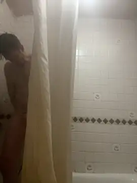 Snapshot of londonfuckwhore chatting on 21, 12, 2025 londonfuckwhore online show from 21, 12, 2025