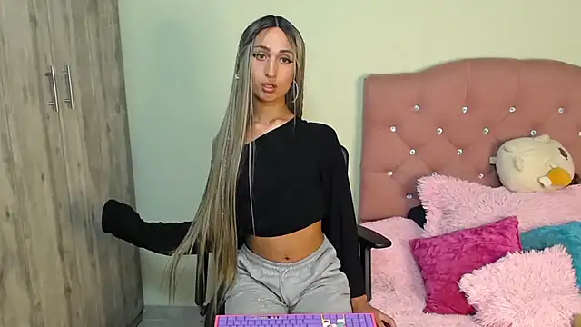 Snapshot of camy_doll chatting on 5, 12, 2024 camy doll online show from 5, 12, 2024