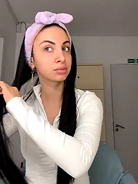 Snapshot of MeganHopeX chatting on 3, 12, 2024 MeganHopeX online show from 3, 12, 2024
