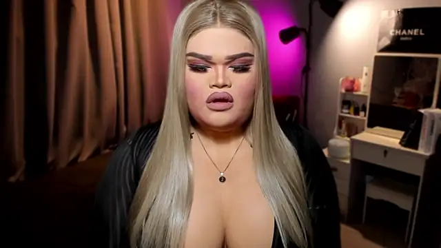 Snapshot of KarolinaThompson chatting on 3, 12, 2024 KarolinaThompson online show from 3, 12, 2024