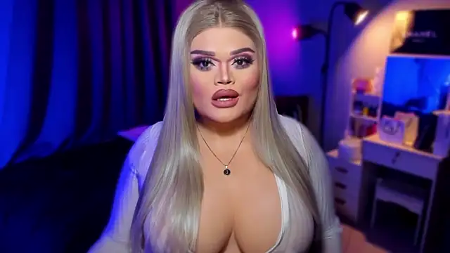 Snapshot of KarolinaThompson chatting on 14, 12, 2024 KarolinaThompson online show from 14, 12, 2024