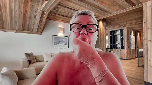 GrannyChrissy68 online show from 18, 2, 2026