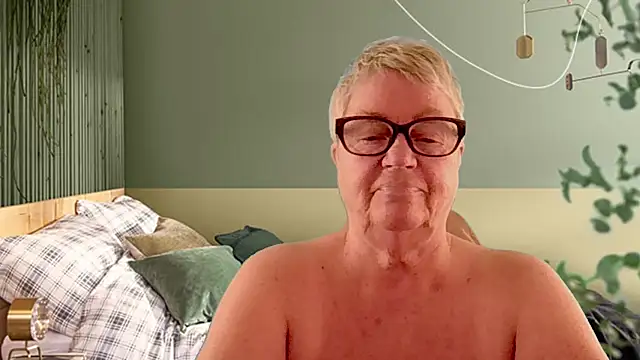 GrannyChrissy68 online show from 25, 3, 2026