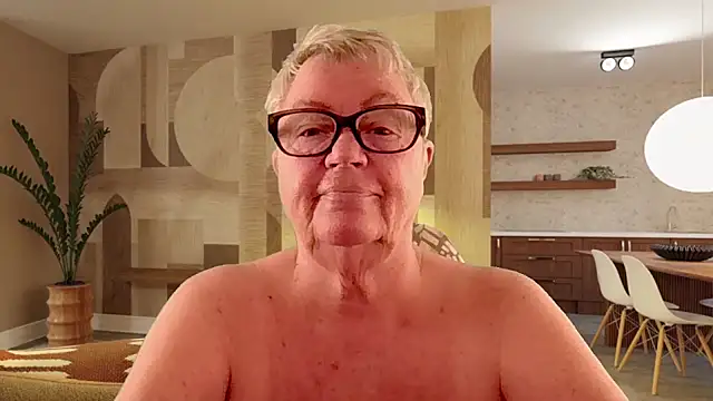 GrannyChrissy68 online show from 3, 4, 2026