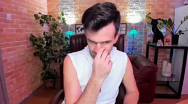 Snapshot of SteveTiger chatting on 28, 2, 2025 SteveTiger online show from 28, 2, 2025