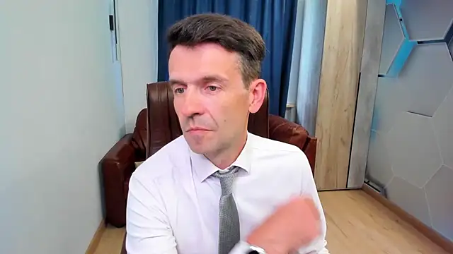 Snapshot of SteveTiger chatting on 12, 9, 2025 SteveTiger online show from 12, 9, 2025