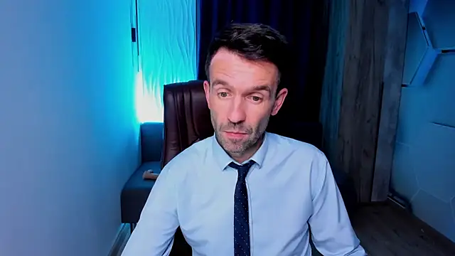 Snapshot of SteveTiger chatting on 12, 10, 2025 SteveTiger online show from 12, 10, 2025