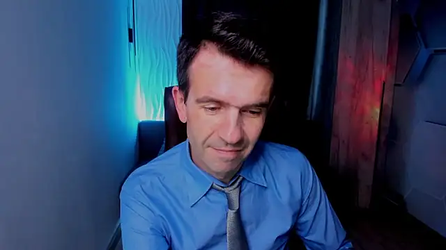 Snapshot of SteveTiger chatting on 28, 10, 2025 SteveTiger online show from 28, 10, 2025