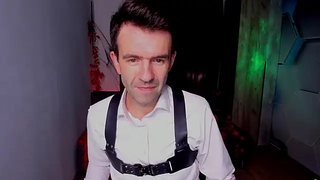 Snapshot of SteveTiger chatting on 2, 11, 2025 SteveTiger online show from 2, 11, 2025