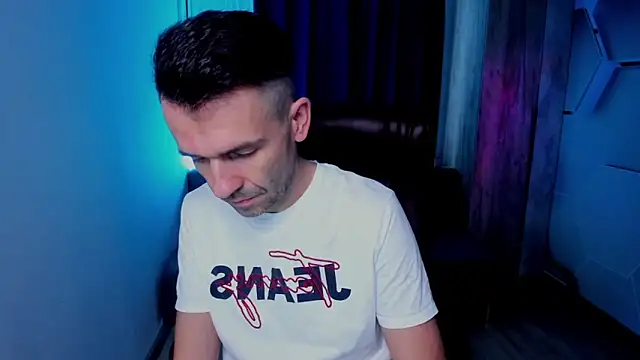 Snapshot of SteveTiger chatting on 5, 11, 2025 SteveTiger online show from 5, 11, 2025