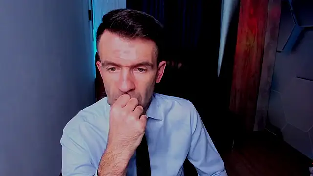 Snapshot of SteveTiger chatting on 11, 11, 2025 SteveTiger online show from 11, 11, 2025