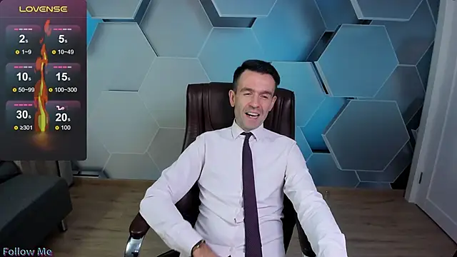 Snapshot of SteveTiger chatting on 17, 11, 2025 SteveTiger online show from 17, 11, 2025