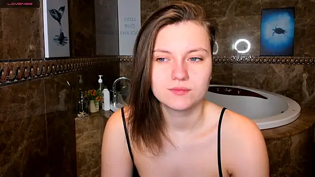 Snapshot of MelindaTin chatting on 27, 1, 2025 MelindaTin online show from 27, 1, 2025