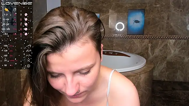 Snapshot of MelindaTin chatting on 5, 2, 2025 MelindaTin online show from 5, 2, 2025