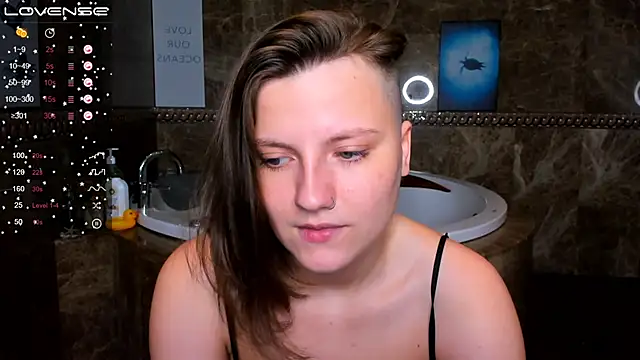 Snapshot of MelindaTin chatting on 9, 2, 2025 MelindaTin online show from 9, 2, 2025