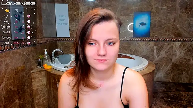 Snapshot of MelindaTin chatting on 11, 9, 2025 MelindaTin online show from 11, 9, 2025