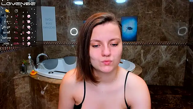 Snapshot of MelindaTin chatting on 1, 10, 2025 MelindaTin online show from 1, 10, 2025