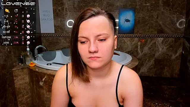 Snapshot of MelindaTin chatting on 7, 10, 2025 MelindaTin online show from 7, 10, 2025