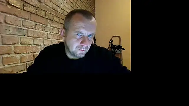 Snapshot of MrWhitePL chatting on 3, 11, 2025 MrWhitePL online show from 3, 11, 2025