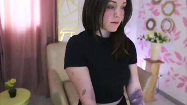 molly marmalade  online show from 24, 2, 2025