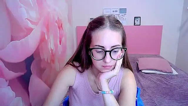 Snapshot of AliceAdams chatting on 6, 12, 2024 AliceAdams online show from 6, 12, 2024