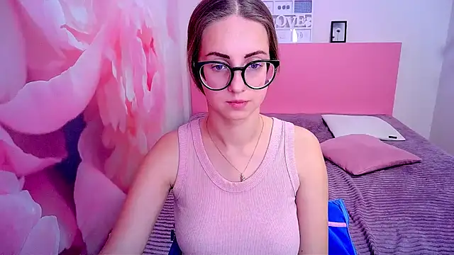 Snapshot of AliceAdams chatting on 10, 12, 2024 AliceAdams online show from 10, 12, 2024