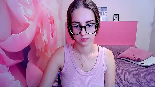 Snapshot of AliceAdams chatting on 11, 12, 2024 AliceAdams online show from 11, 12, 2024