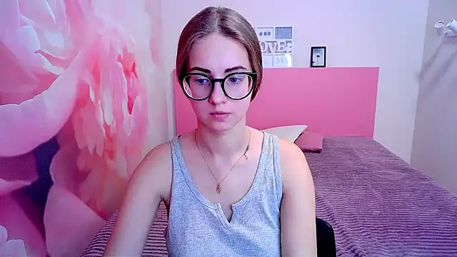 Snapshot of AliceAdams chatting on 16, 12, 2024 AliceAdams online show from 16, 12, 2024