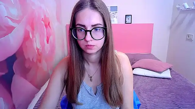 Snapshot of AliceAdams chatting on 9, 1, 2025 AliceAdams online show from 9, 1, 2025