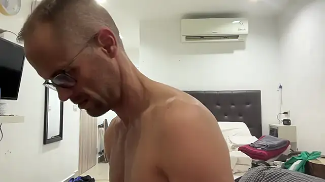 Snapshot of CamCrestXXX chatting on 10, 12, 2024 CamCrestXXX online show from 10, 12, 2024