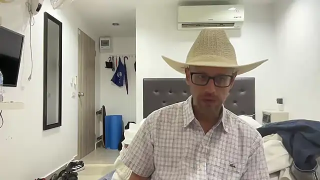 Snapshot of CamCrestXXX chatting on 11, 12, 2024 CamCrestXXX online show from 11, 12, 2024