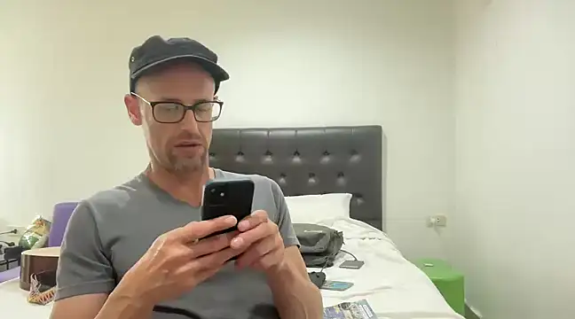 Snapshot of CamCrestXXX chatting on 20, 12, 2024 CamCrestXXX online show from 20, 12, 2024