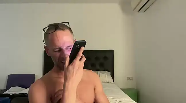 Snapshot of CamCrestXXX chatting on 5, 1, 2025 CamCrestXXX online show from 5, 1, 2025