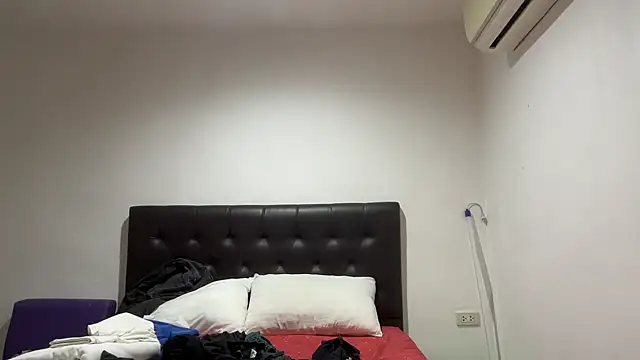 Snapshot of CamCrestXXX chatting on 5, 2, 2025 CamCrestXXX online show from 5, 2, 2025