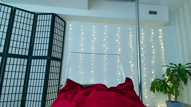 girl nextd00r online show from 5, 2, 2025