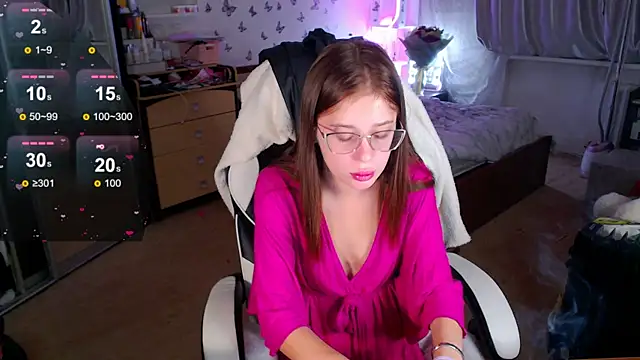 Snapshot of Kira_honeyy chatting on 10, 10, 2025 Kira honeyy online show from 10, 10, 2025