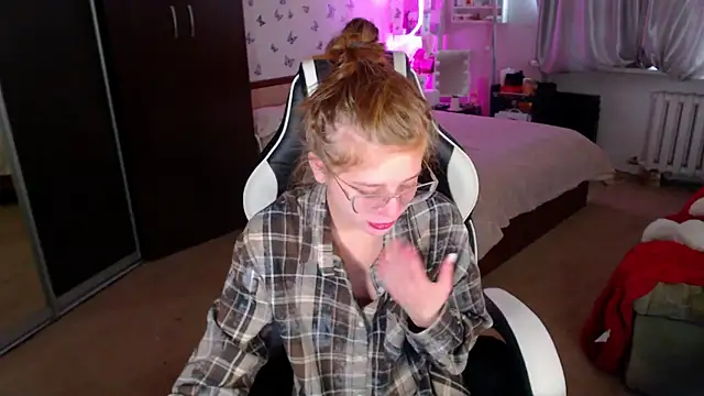Snapshot of Kira_honeyy chatting on 30, 4, 2026 Kira honeyy online show from 30, 4, 2026