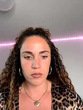 Clara-xoxo online show from 21, 10, 2025