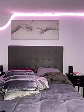 Clara-xoxo online show from 27, 10, 2025