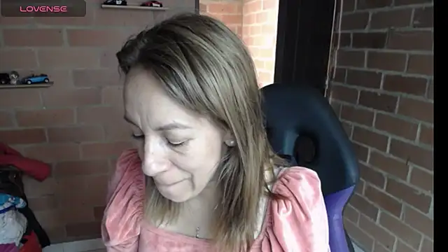 Snapshot of cristin_doll_ chatting on 24, 4, 2026 cristin doll online show from 24, 4, 2026