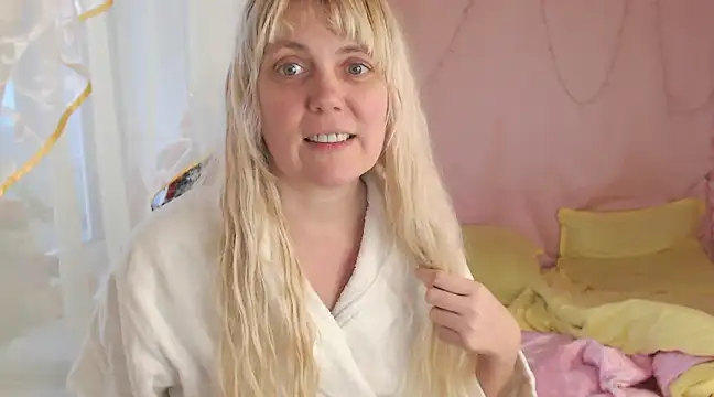 SunnySylvia online show from 25, 12, 2024