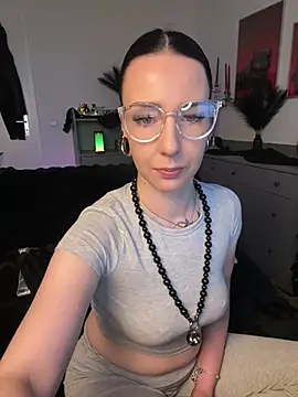 Trixie-Tainted online show from 10, 2, 2026