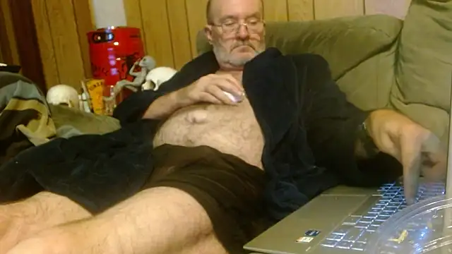 Snapshot of snickers1 chatting on 12, 10, 2025 snickers1 online show from 12, 10, 2025