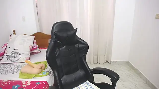 Snapshot of yeslluisa chatting on 23, 2, 2025 yeslluisa online show from 23, 2, 2025