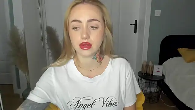 sexyCoralie online show from 5, 5, 2026