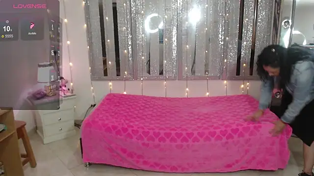 mijal queen online show from 30, 1, 2025