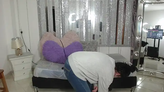 mijal queen online show from 15, 2, 2025