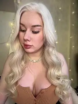 LaraHollywood online show from 30, 1, 2025