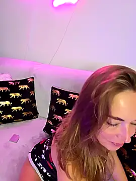 Snapshot of VickyDiamondx chatting on 14, 9, 2025 VickyDiamondx online show from 14, 9, 2025